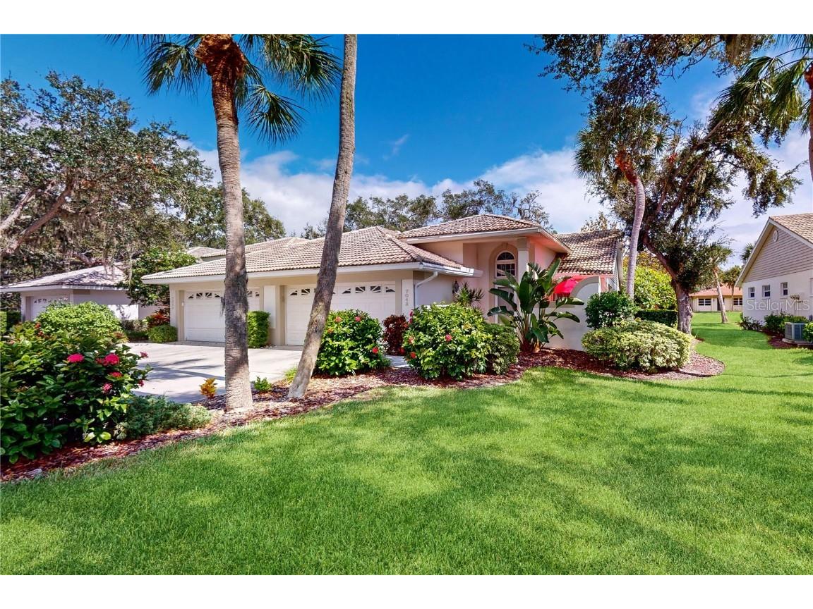 7042 Woodside Oaks Circle #10 Sarasota FL 34231 A4583759 image1