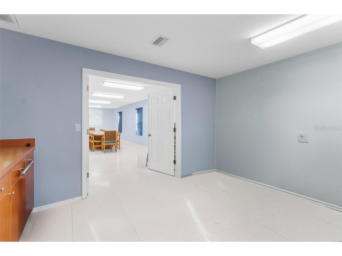 7044 Commercial Way Weeki Wachee FL 34613 W7872158 image18