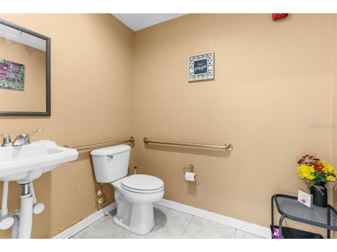 7044 Commercial Way Weeki Wachee FL 34613 W7872158 image19