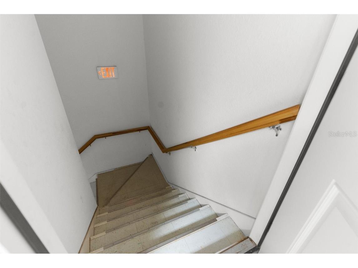 7044 Commercial Way Weeki Wachee FL 34613 W7872158 image23