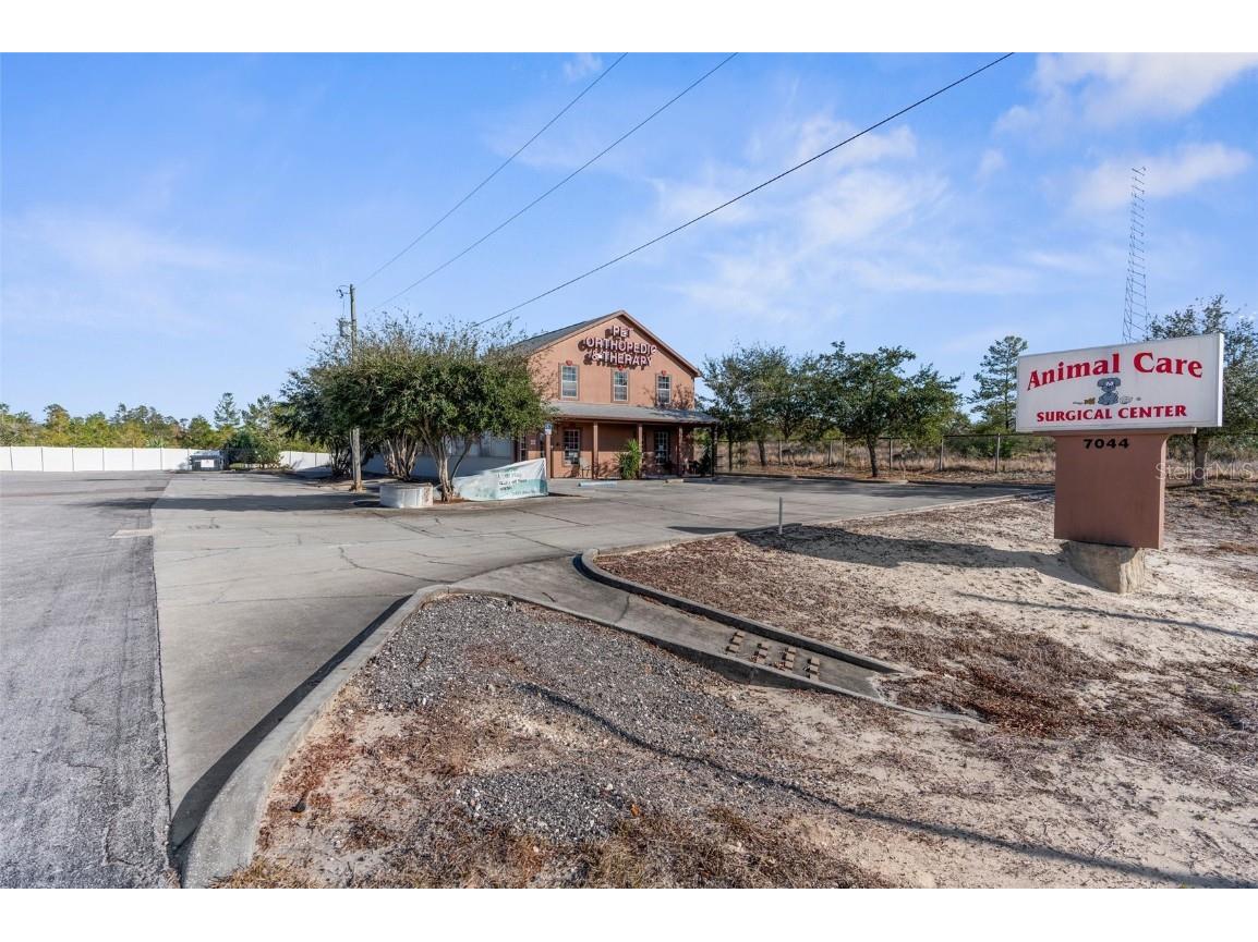 7044 Commercial Way Weeki Wachee FL 34613 W7872158 image25