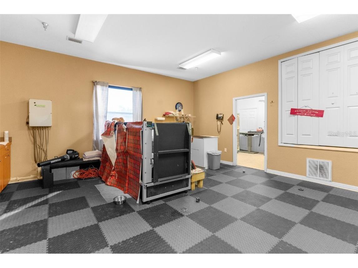 7044 Commercial Way Weeki Wachee FL 34613 W7872158 image36
