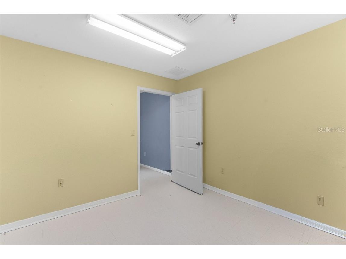 7044 Commercial Way Weeki Wachee FL 34613 W7872158 image40