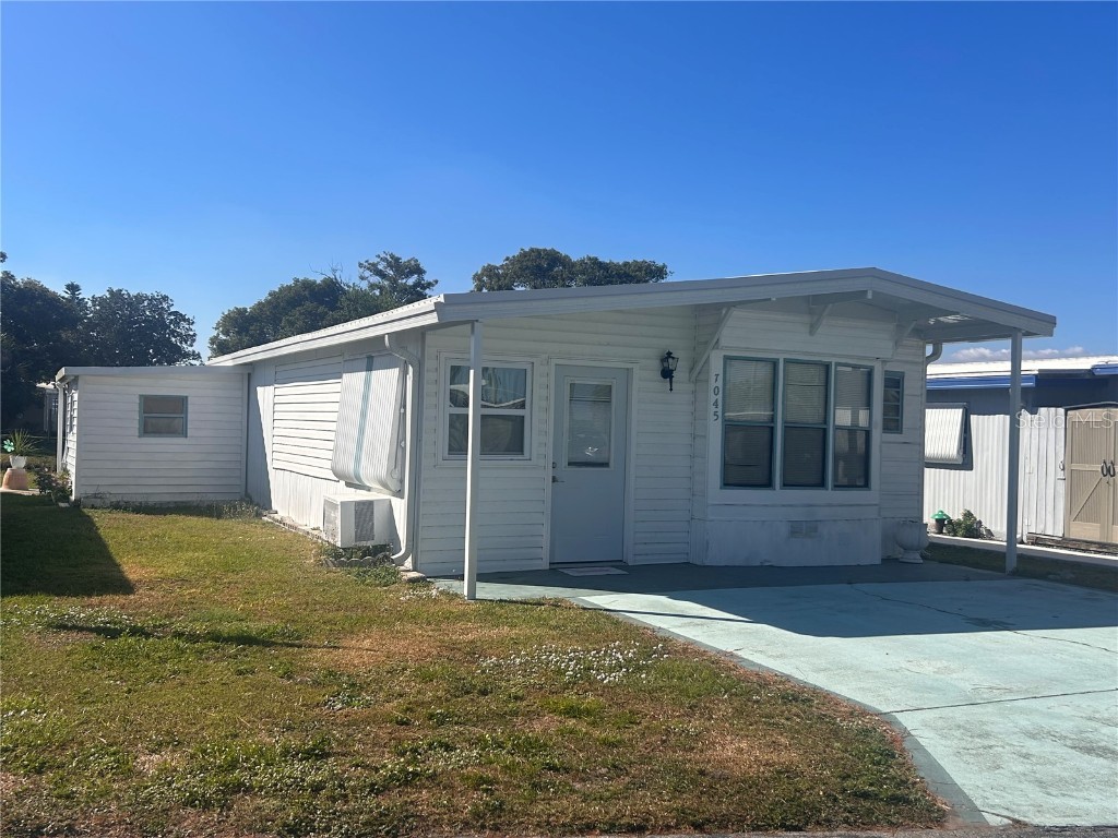 7045 Fairview Village Circle Winter Haven FL 33881 - CANAL OF LAKE HENRY P4937108 image1