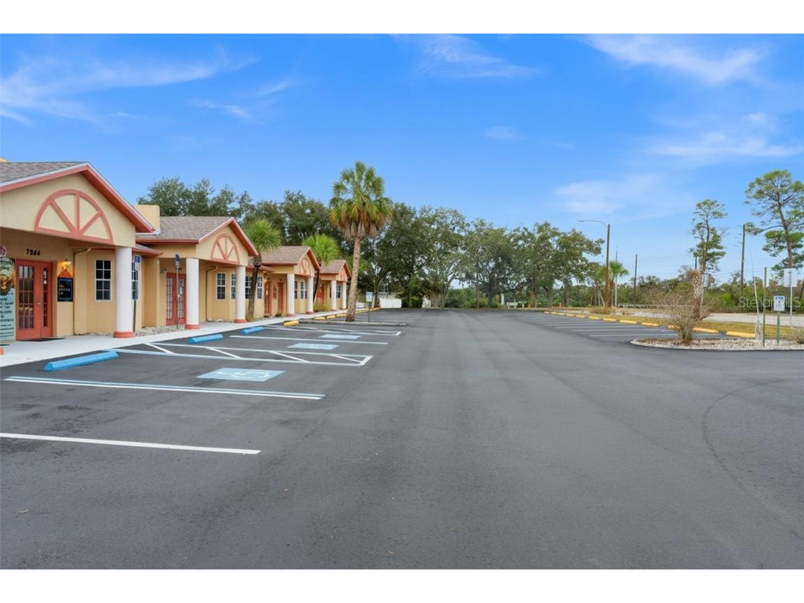 7048 Mariner Boulevard Spring Hill FL 34609 TB8455348 image2