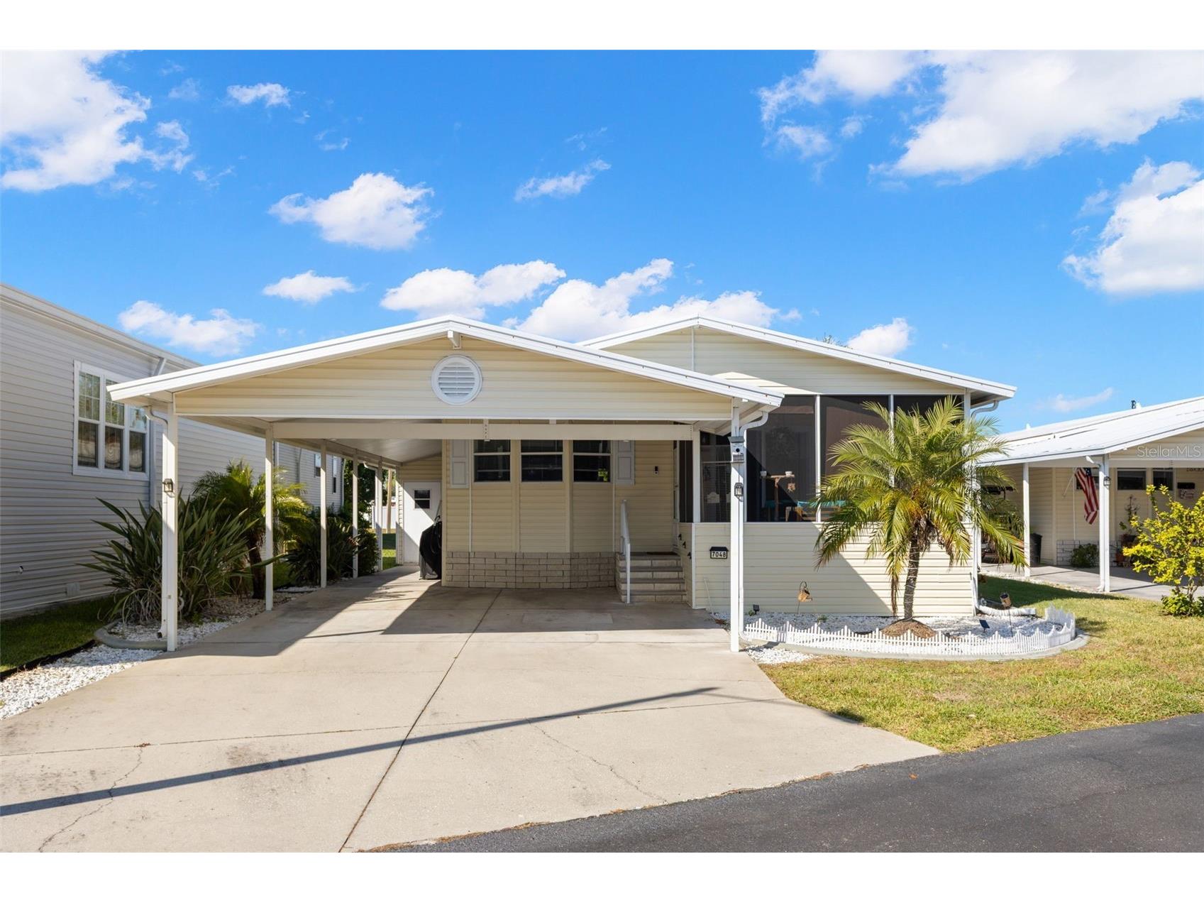 7048 Mount Essex Drive NE #493 Saint Petersburg FL 33702 - TAMPA BAY TB8450708 image1