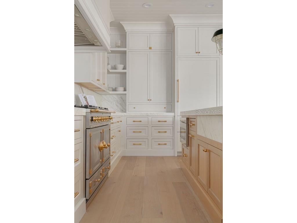 705 17th Avenue NE Saint Petersburg FL 33704 TB8421082 image16