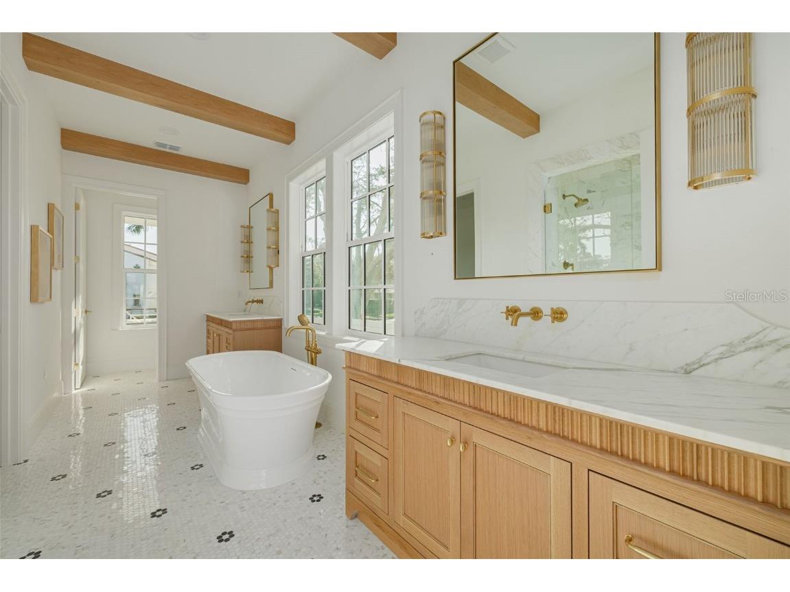 705 17th Avenue NE Saint Petersburg FL 33704 TB8421082 image28