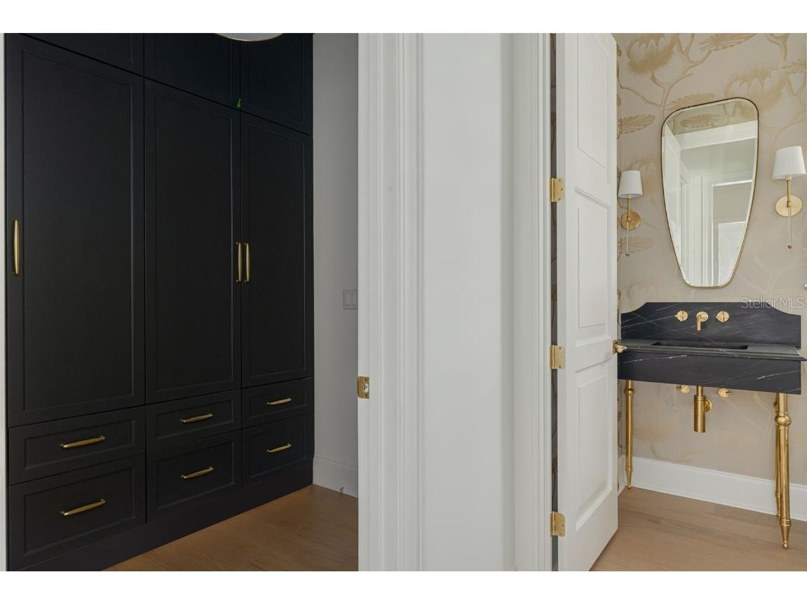 705 17th Avenue NE Saint Petersburg FL 33704 TB8421082 image32