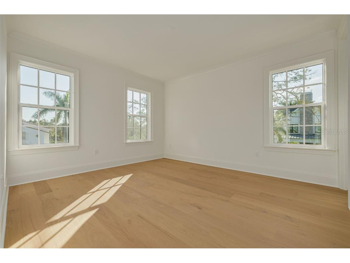 705 17th Avenue NE Saint Petersburg FL 33704 TB8421082 image36