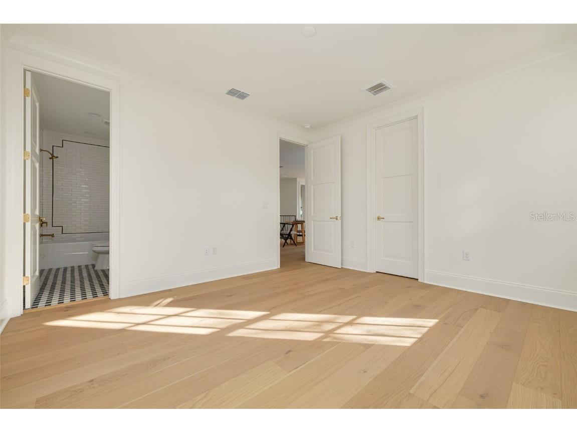 705 17th Avenue NE Saint Petersburg FL 33704 TB8421082 image41