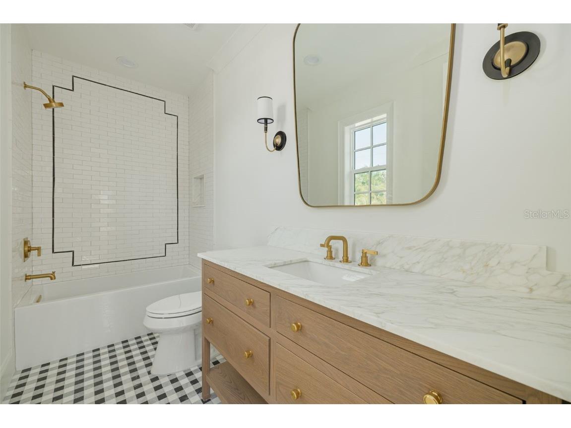 705 17th Avenue NE Saint Petersburg FL 33704 TB8421082 image42