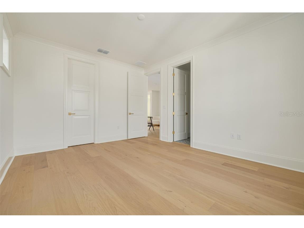 705 17th Avenue NE Saint Petersburg FL 33704 TB8421082 image44