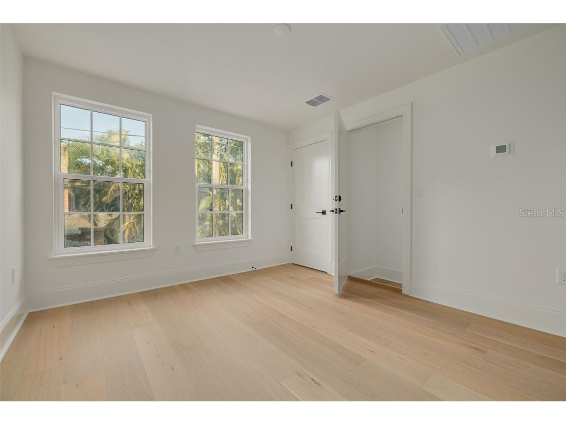 705 17th Avenue NE Saint Petersburg FL 33704 TB8421082 image49