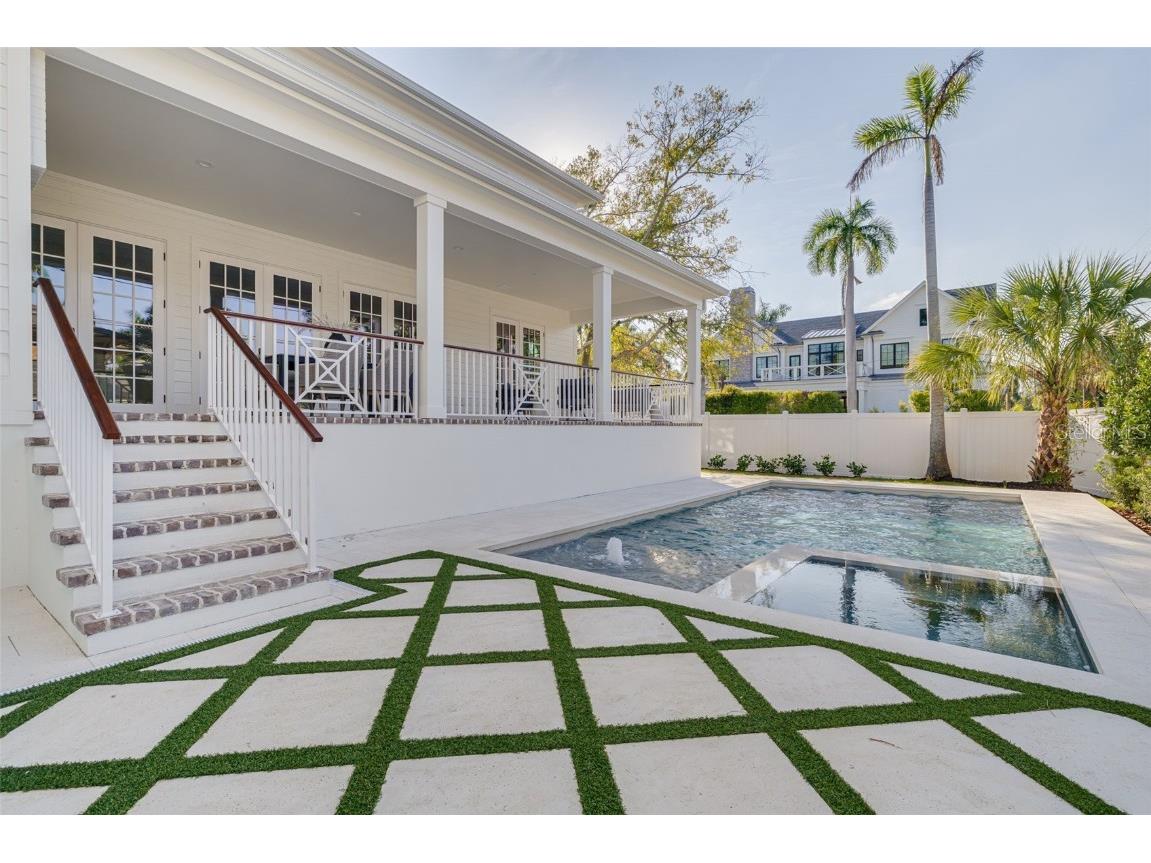 705 17th Avenue NE Saint Petersburg FL 33704 TB8421082 image60