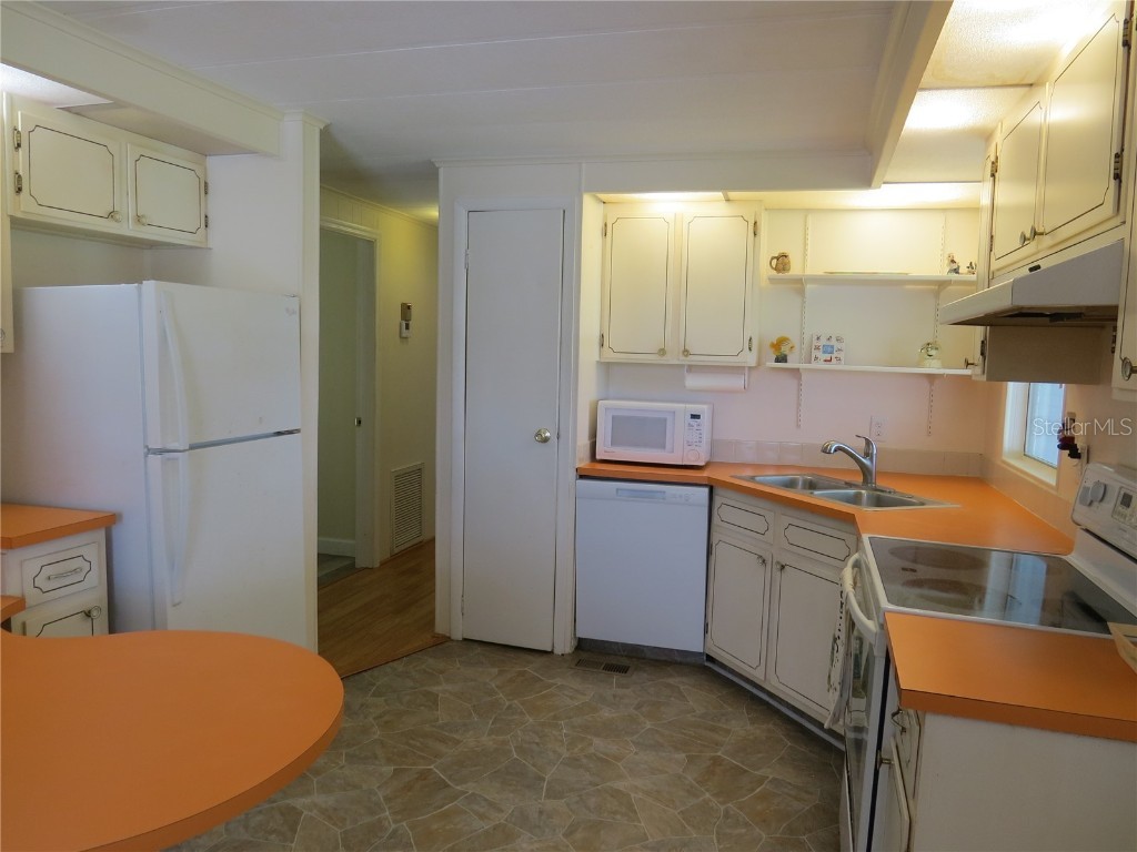 705 Blackburn Boulevard North Port FL 34287 A4664125 image3