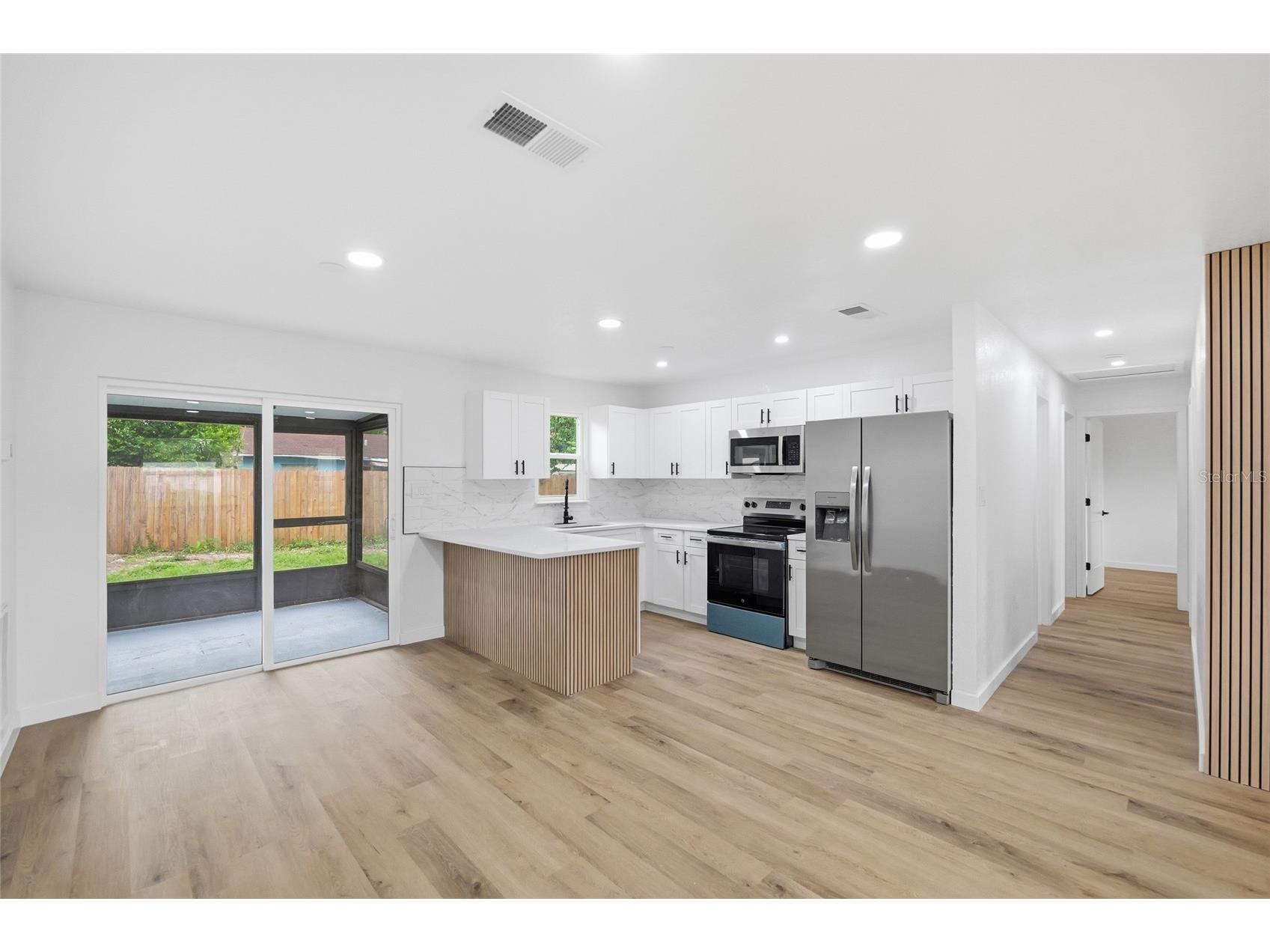 705 E 126th Avenue Tampa FL 33612 TB8513550 image9