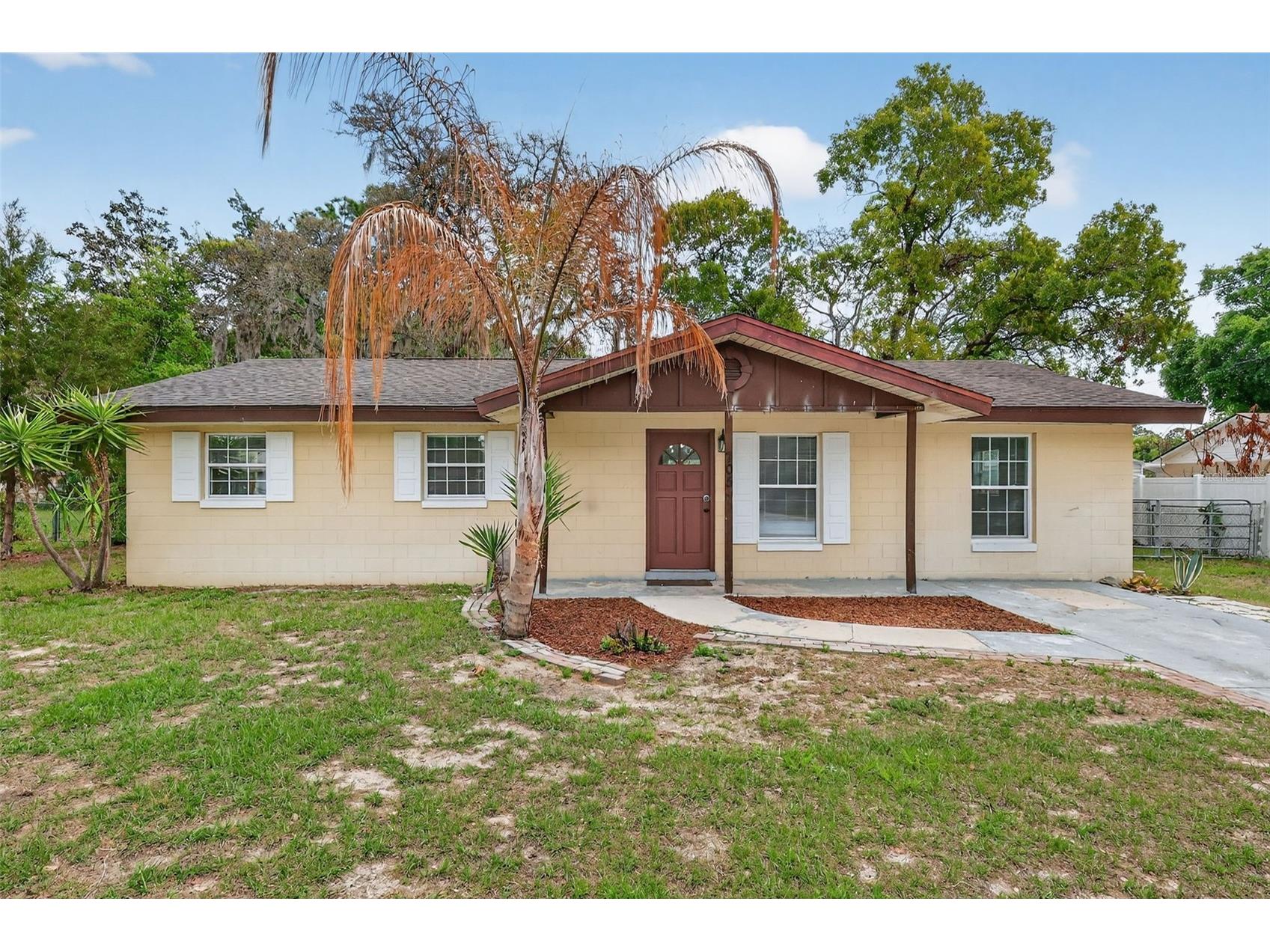 705 Mike Avenue Fruitland Park FL 34731 G5101834 image1