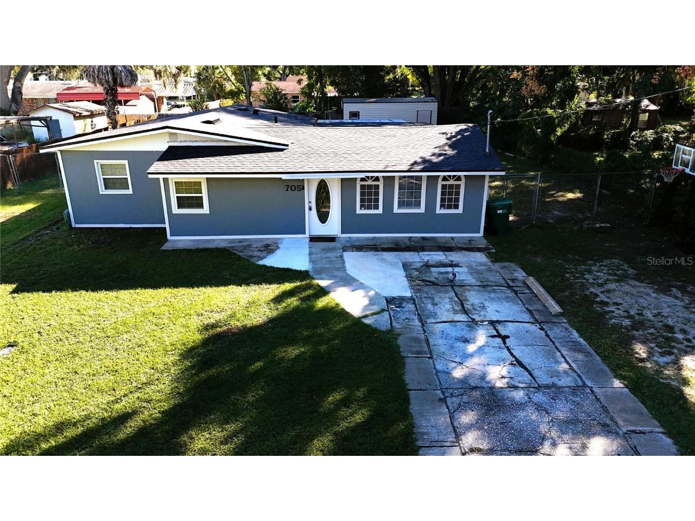 705 Poinsettia Avenue Fruitland Park FL 34731 G5097391 image1