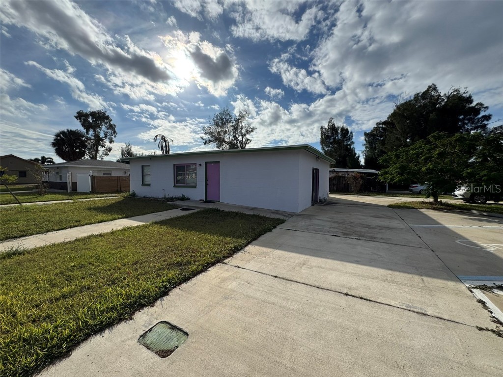 7050 48th Street N Pinellas Park FL 33781 TB8455204 image1