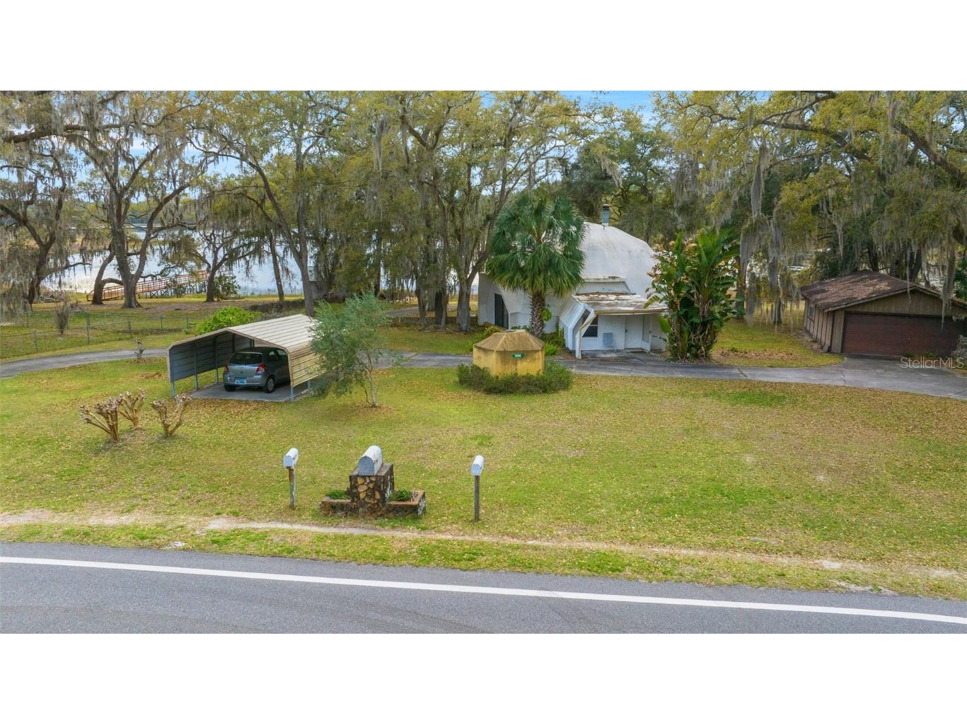 7050 SE 180th Avenue Road Ocklawaha FL 32179 - LAKE BESSIOLA OM697149 image1