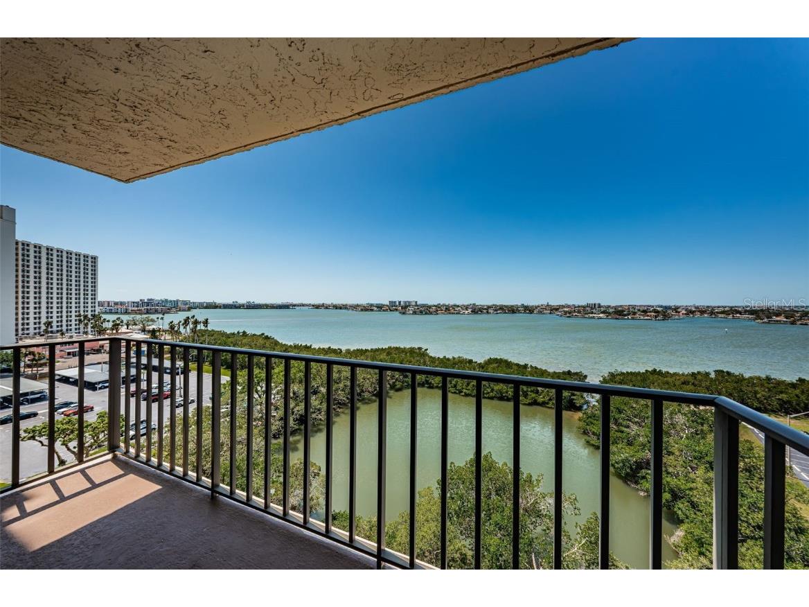7050 Sunset Drive S #912 South Pasadena FL 33707 - BOCA CIEGA BAY TB8372869 image1