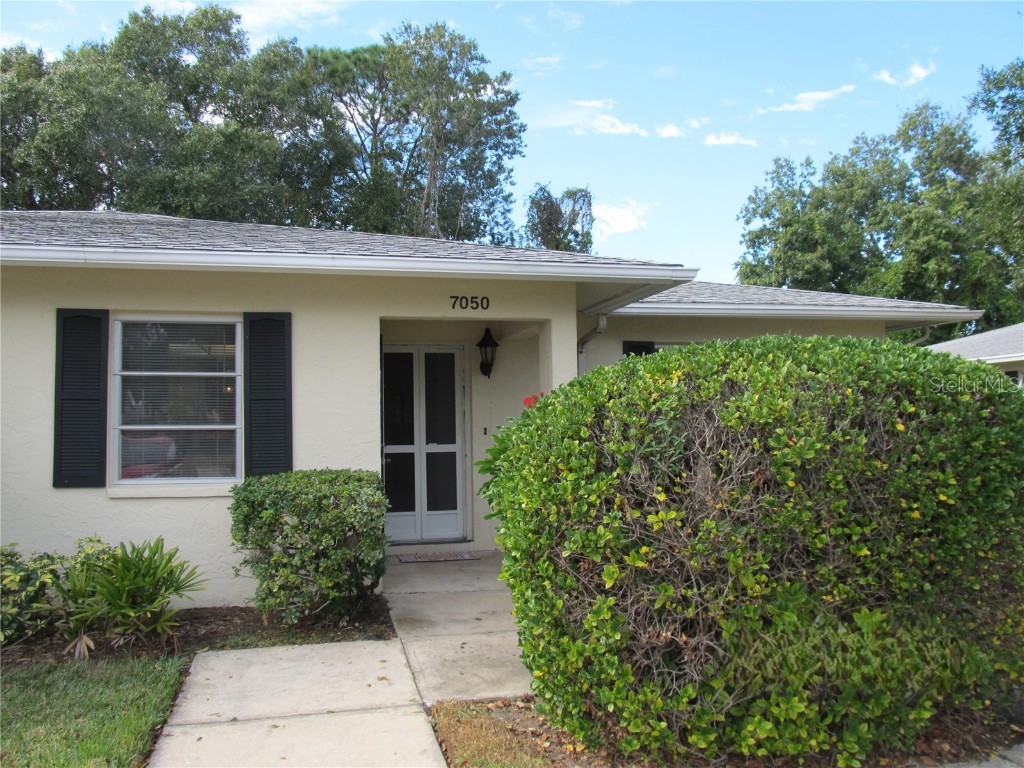 7050 W Country Club Drive N #10-A Sarasota FL 34243 A4618741 image1