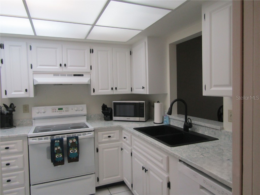 7050 W Country Club Drive N #10-A Sarasota FL 34243 A4618741 image10