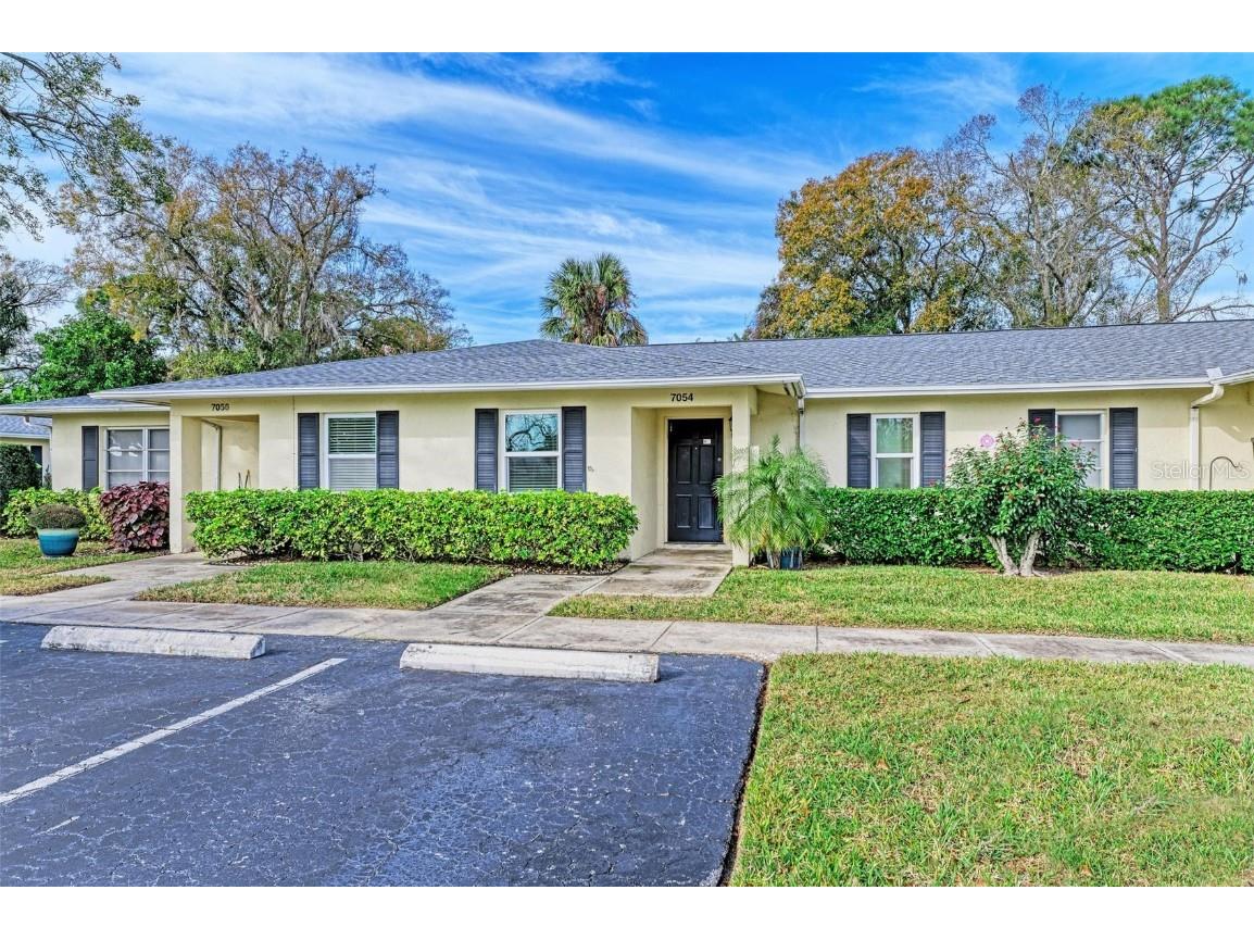 7054 W Country Club Drive N Sarasota FL 34243 A4599135 image1