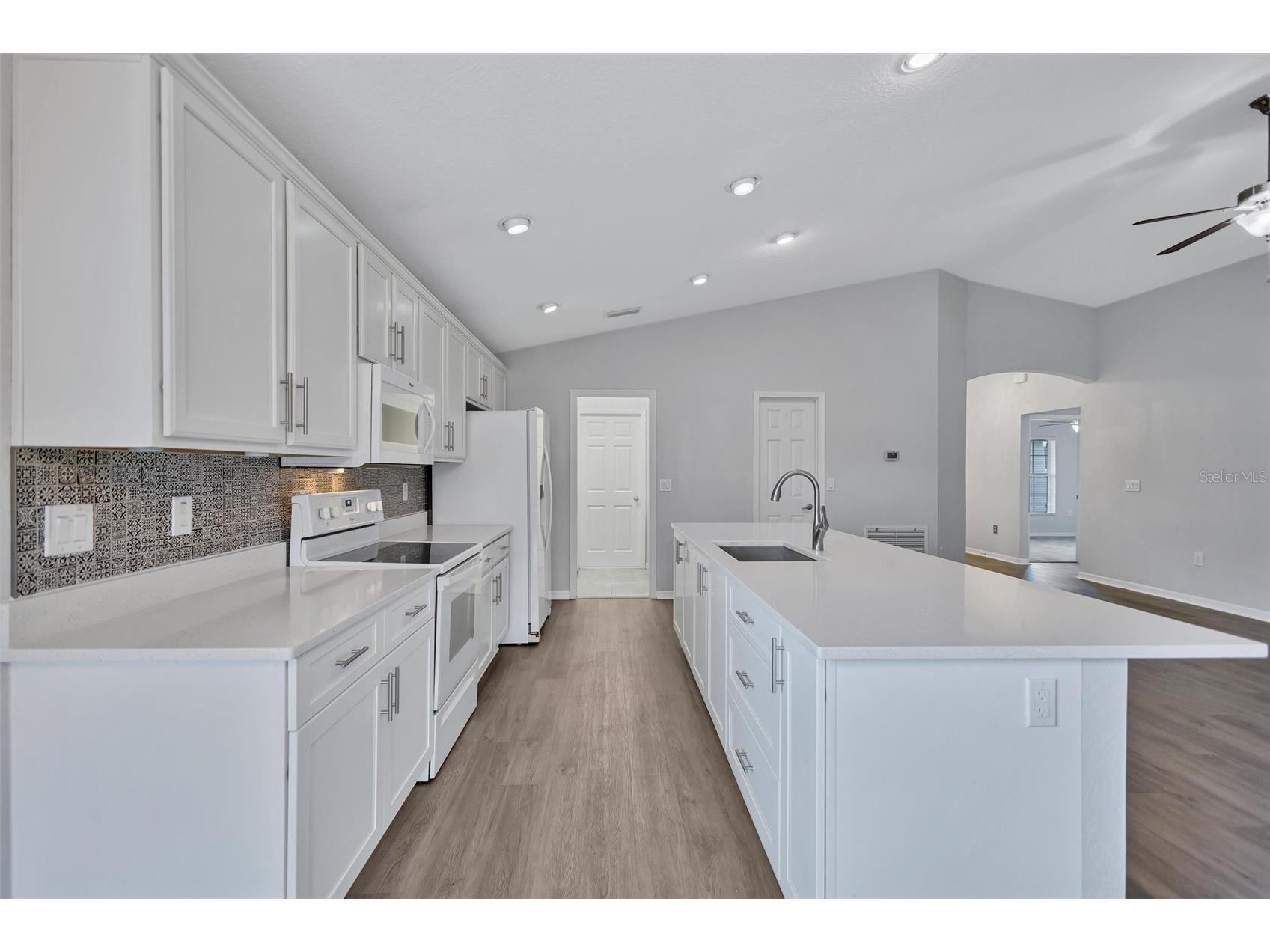 7056 Gideon Circle Zephyrhills FL 33541 TB8511995 image8