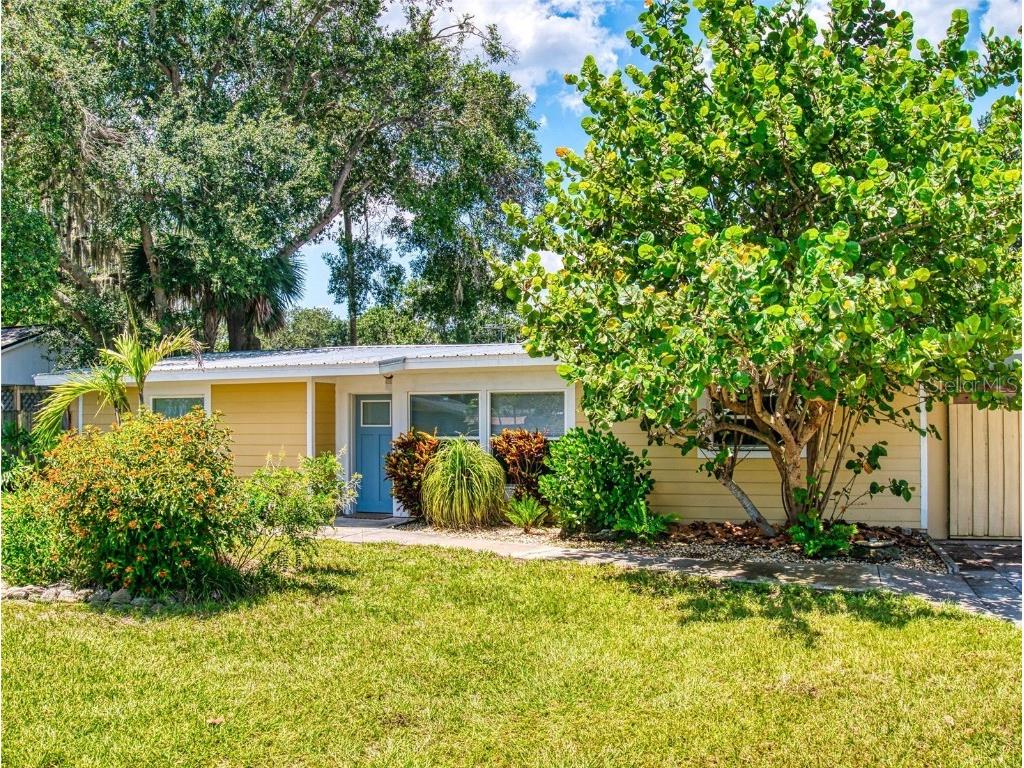 706 Lynn Avenue New Smyrna Beach FL 32168 O6322660 image1