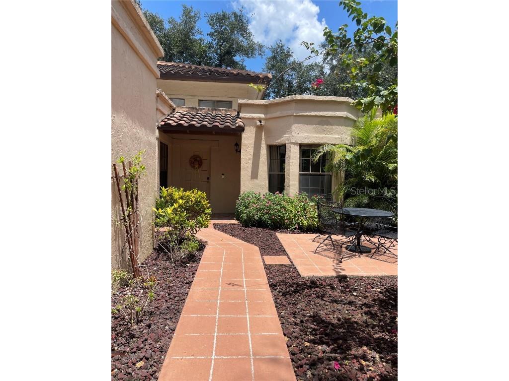 706 Santa Cruz Lane Howey In The Hills FL 34737 G5071486 image1