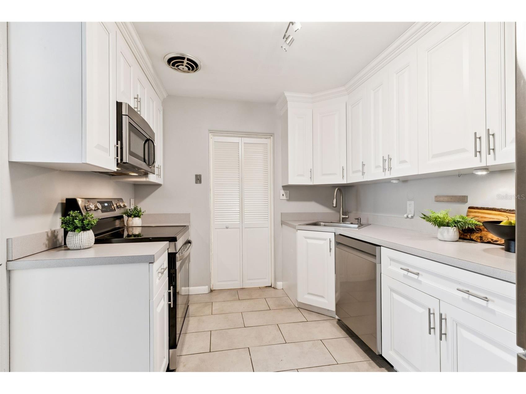 706 Springview Drive Orlando FL 32803 O6413085 image18
