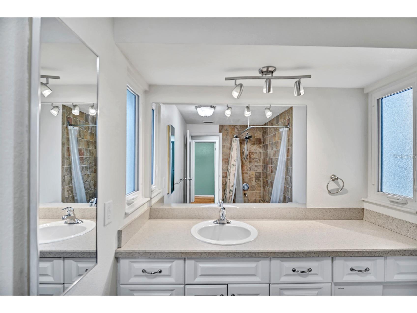 706 Sweetbriar Drive Oldsmar FL 34677 TB8513297 image26