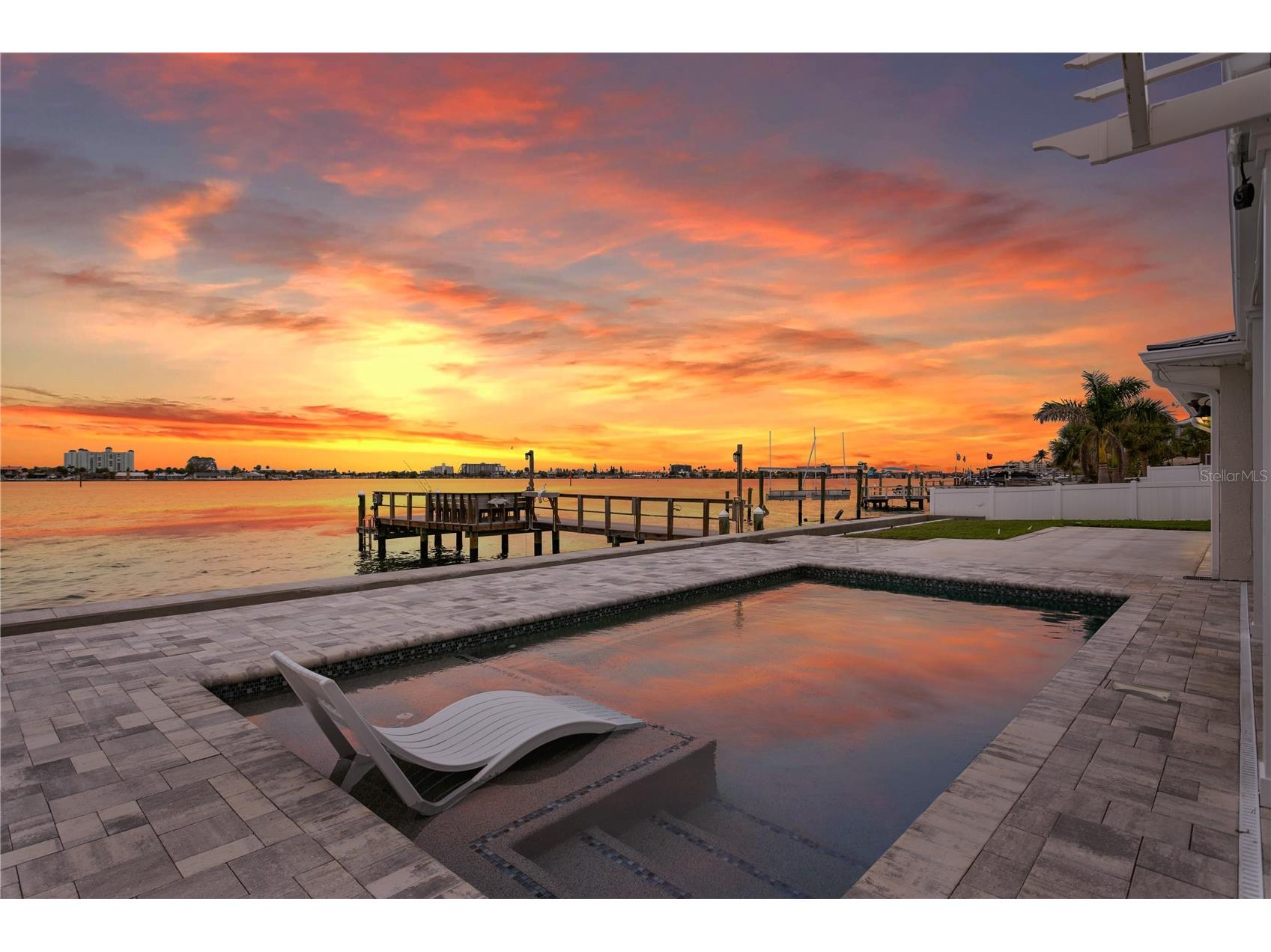 7060 S Shore Drive S South Pasadena FL 33707 TB8386312 image1