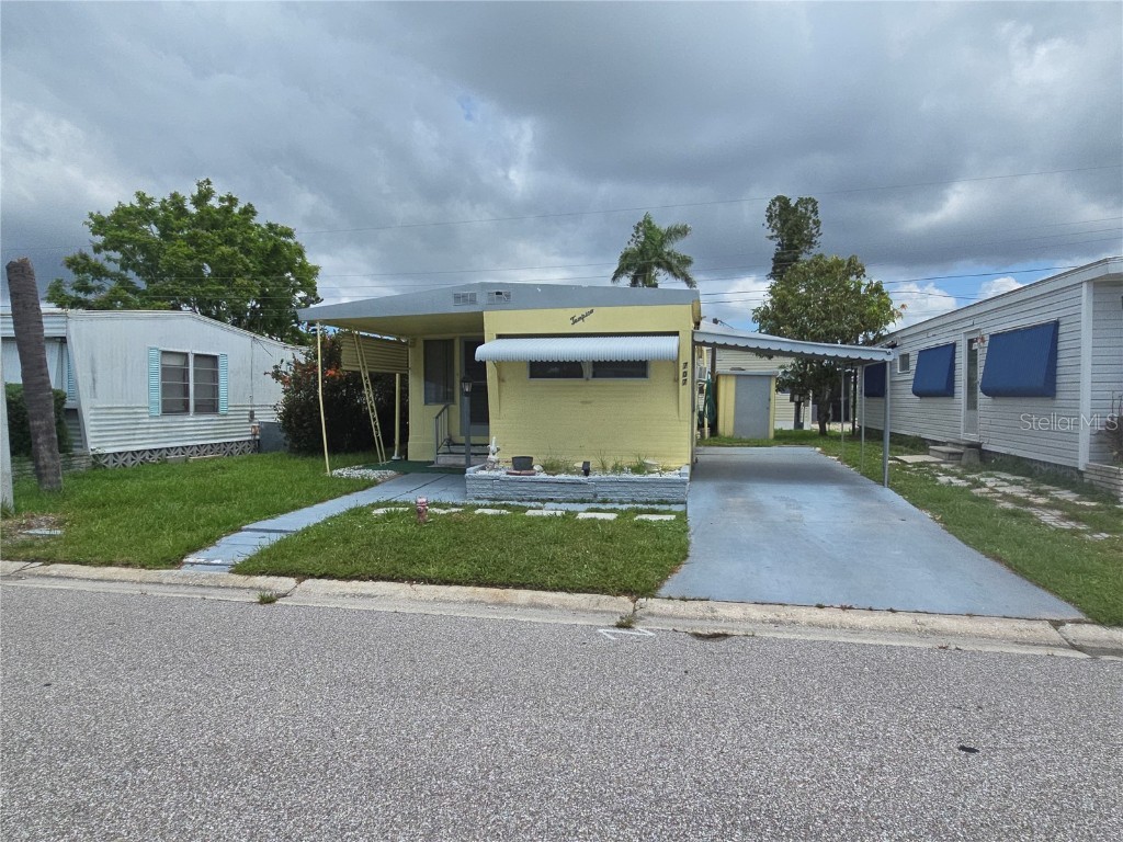 707 49th Avenue Dr W Bradenton FL 34207 A4660425 image2