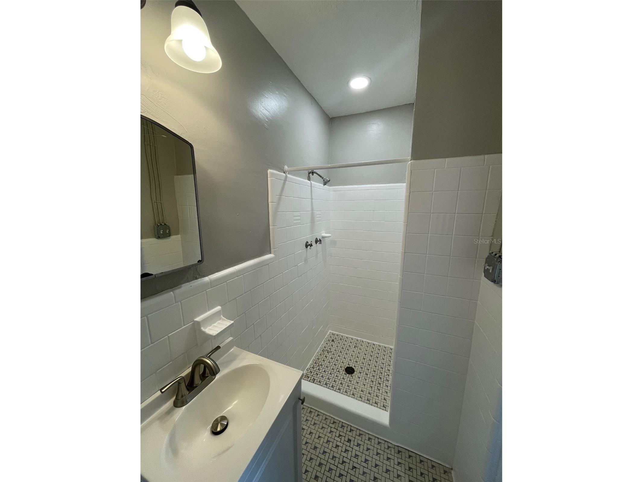 707 Rosery Road NW #3 Largo FL 33770 TB8526233 image8