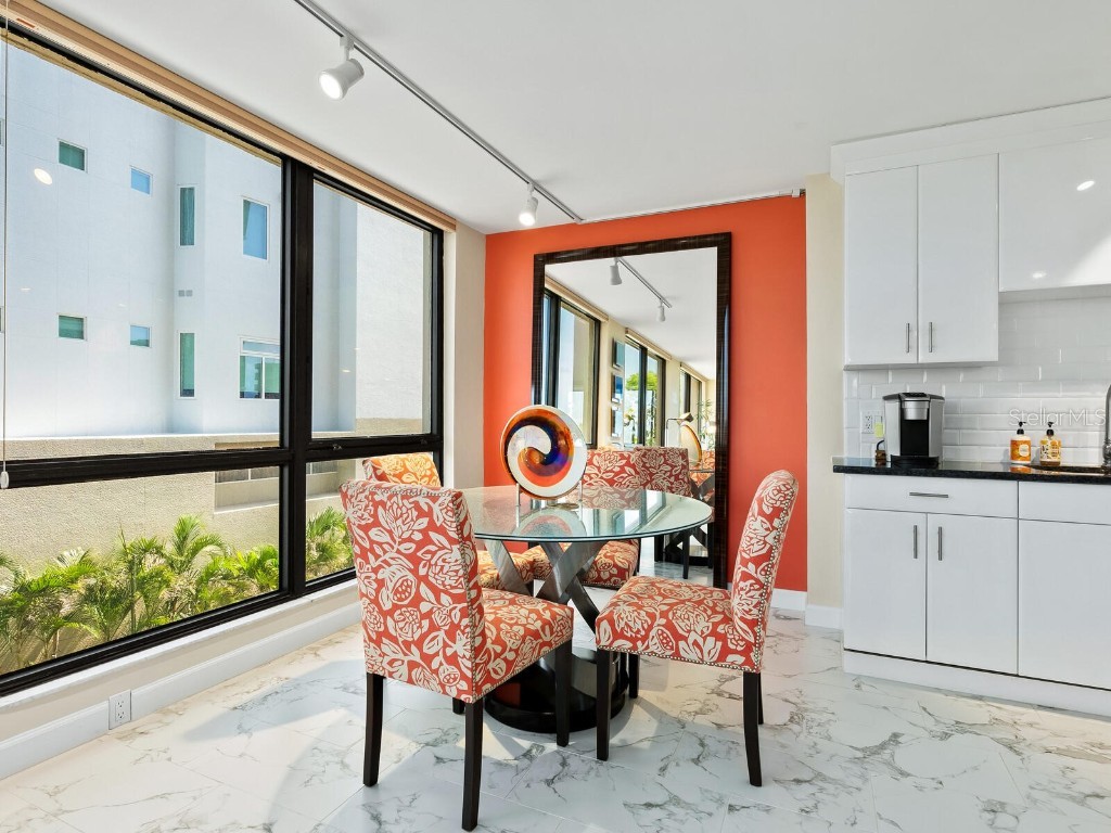 707 S Gulfstream Avenue #301 Sarasota FL 34236 A4653838 image19