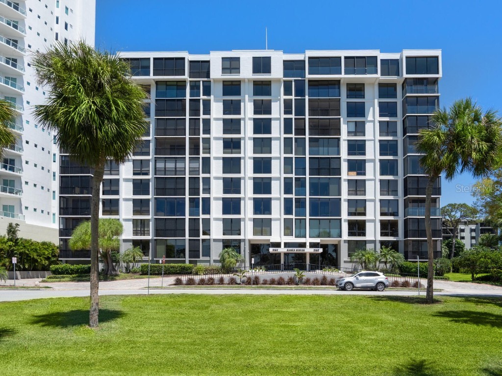 707 S Gulfstream Avenue #301 Sarasota FL 34236 A4653838 image3