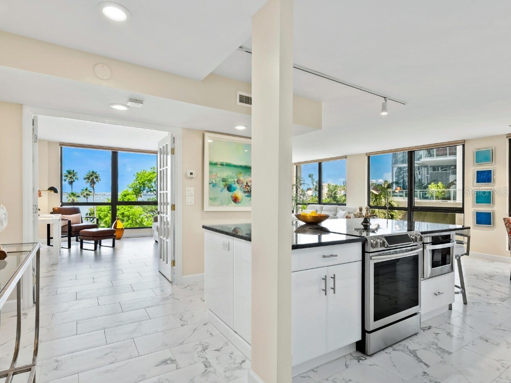 707 S Gulfstream Avenue #301 Sarasota FL 34236 A4653838 image5