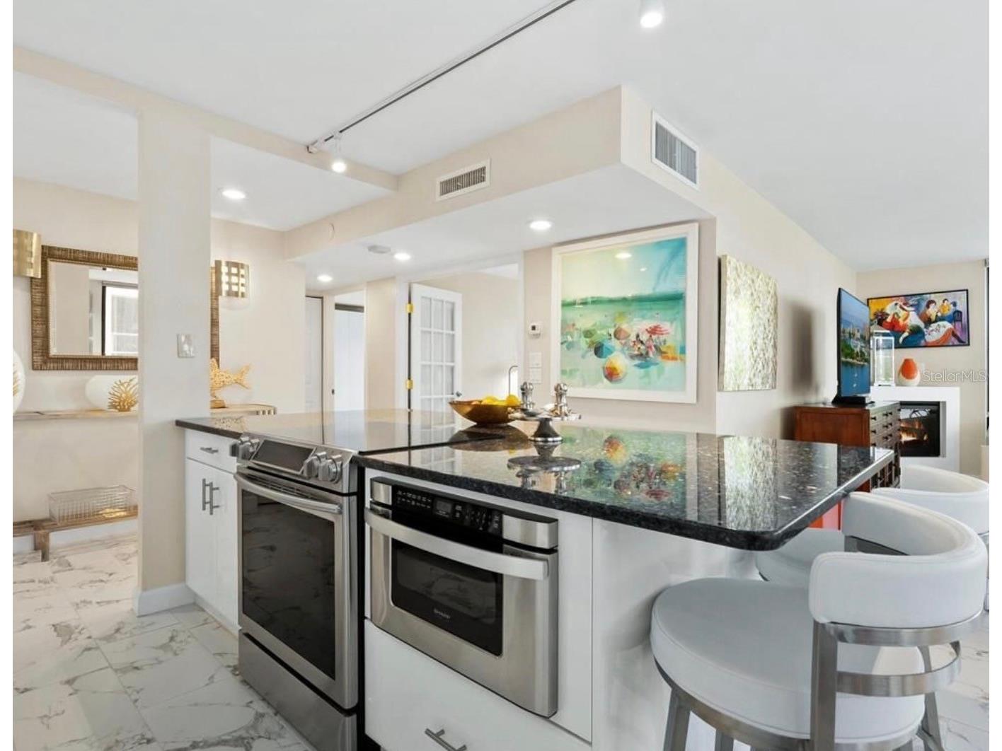 707 S Gulfstream Avenue #301 Sarasota FL 34236 A4680927 image8