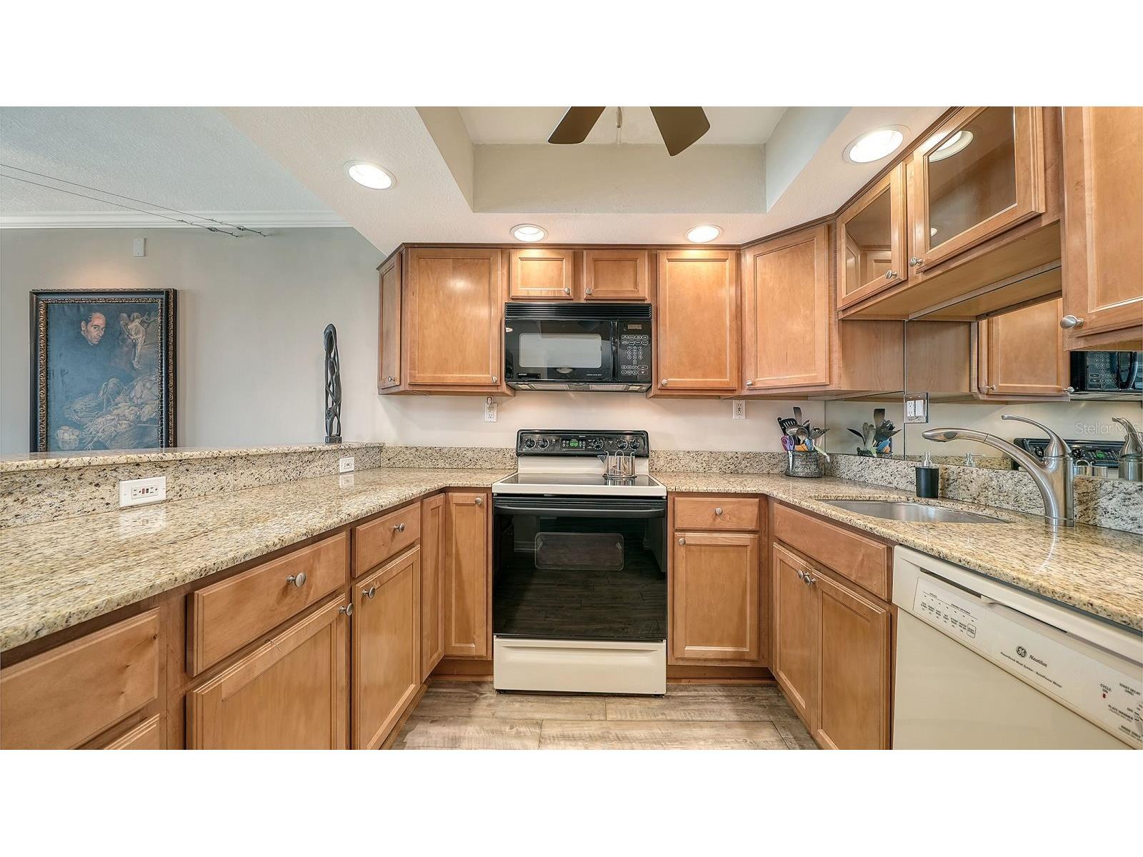 707 S Gulfstream Avenue #705 Sarasota FL 34236 A4696016 image28