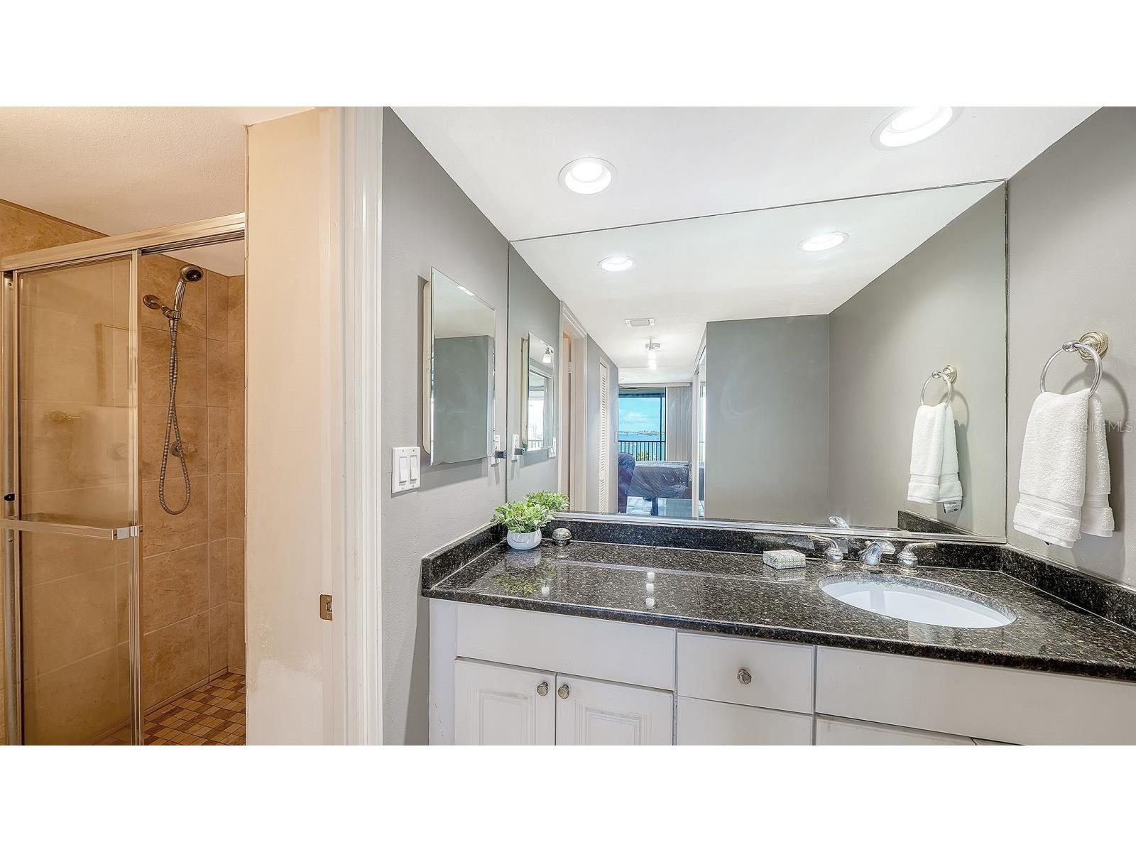 707 S Gulfstream Avenue #705 Sarasota FL 34236 A4696016 image37