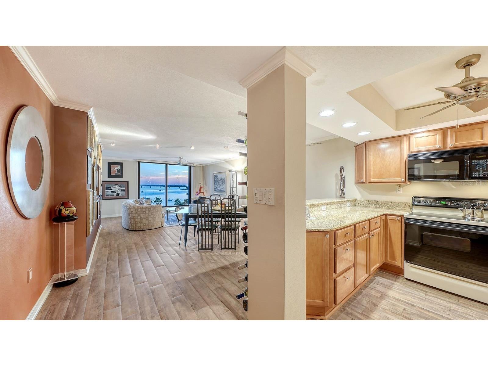 707 S Gulfstream Avenue #705 Sarasota FL 34236 A4696016 image5