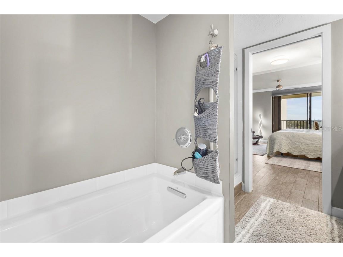 707 S Gulfstream Avenue #906 Sarasota FL 34236 A4676166 image12