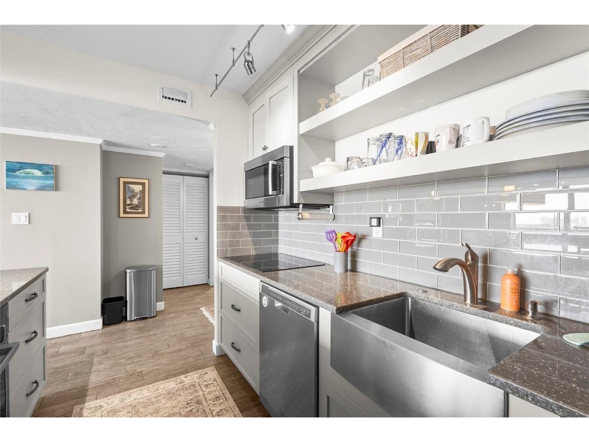 707 S Gulfstream Avenue #906 Sarasota FL 34236 A4676166 image25