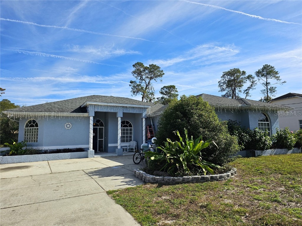 7070 Blackbird Avenue Weeki Wachee FL 34613 W7860264 image1