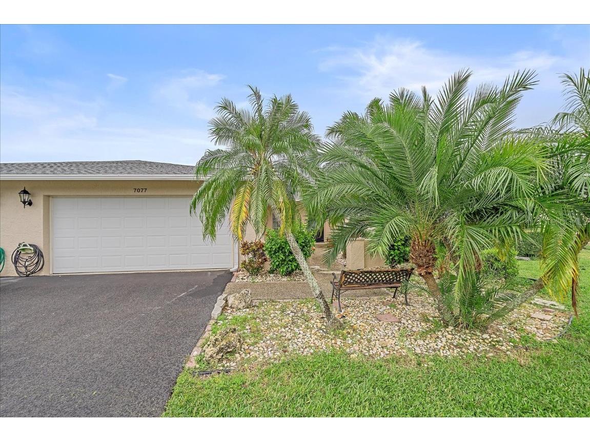 7077 W Country Club Drive N Sarasota FL 34243 A4664588 image2