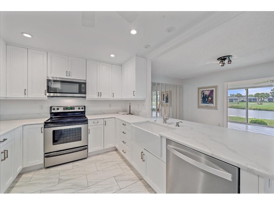 7077 W Country Club Drive N Sarasota FL 34243 A4664588 image8