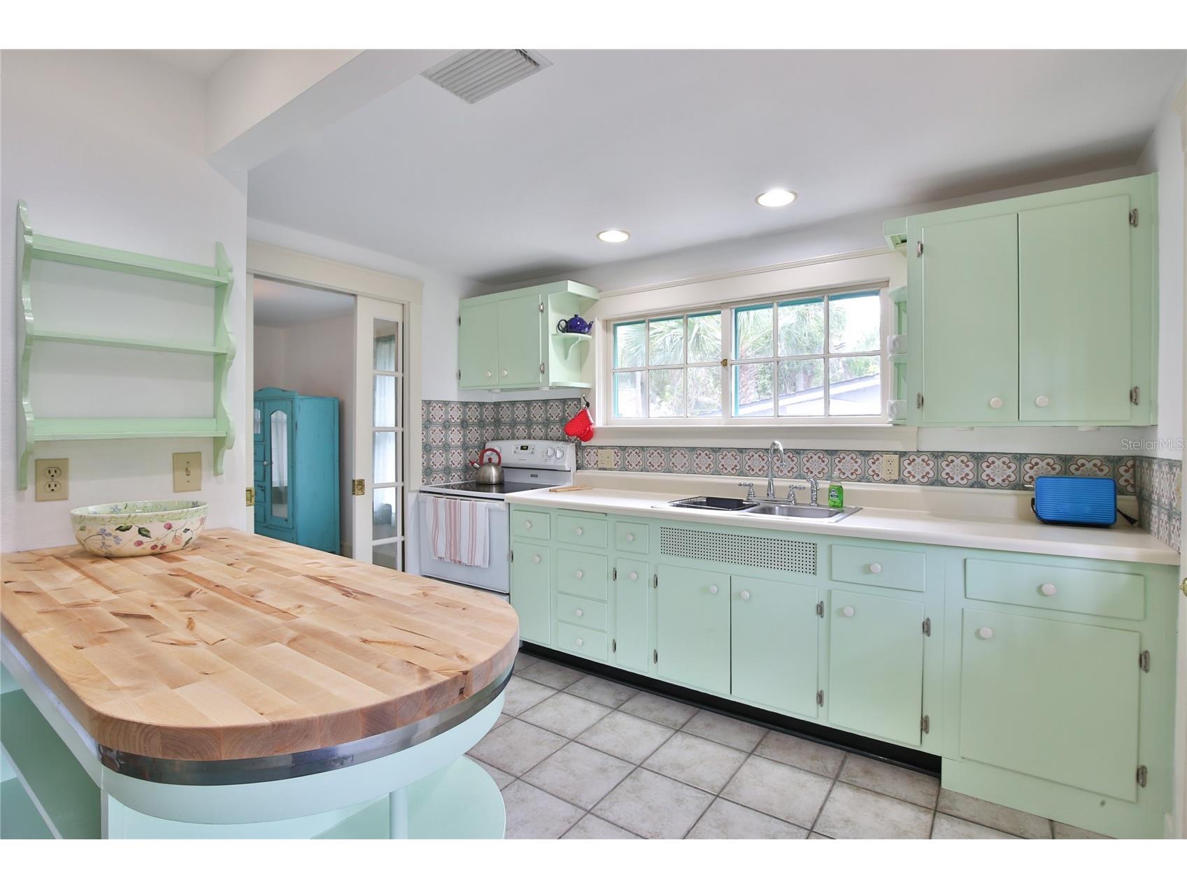 708 42nd Street Sarasota FL 34234 A4688855 image14